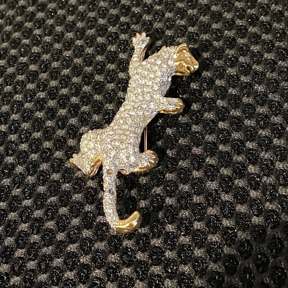 Climbing Leopard Pavé Crystals Pin Brooch Gold Tone Unisex - Picture 9 of 14